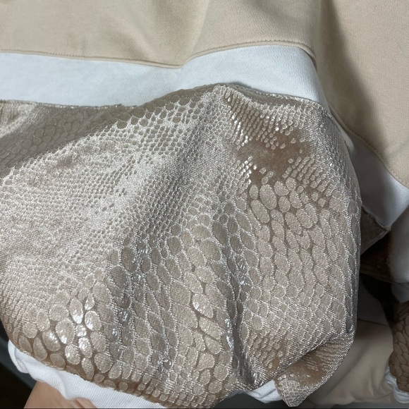 Used once fashion nova beige textured sweater - Picture 3 of 4